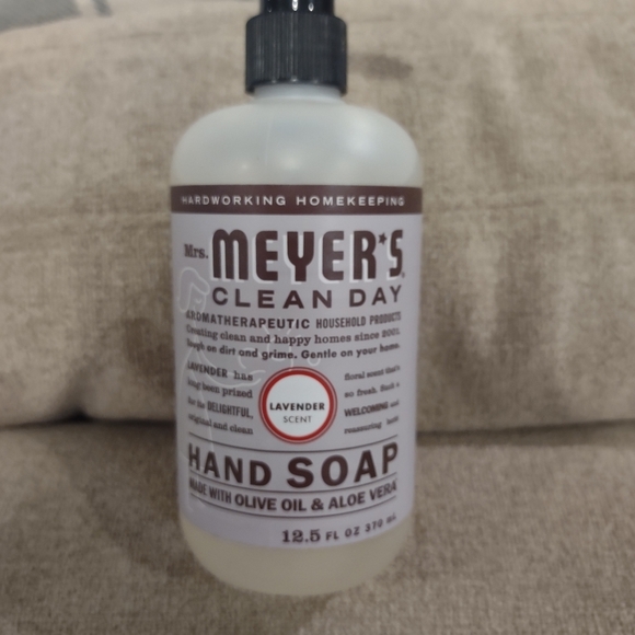 NEW Meyers Clean Day olive oil& aloe hand soap - Picture 1 of 2